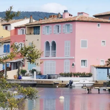 شقة Charming Overlooking The