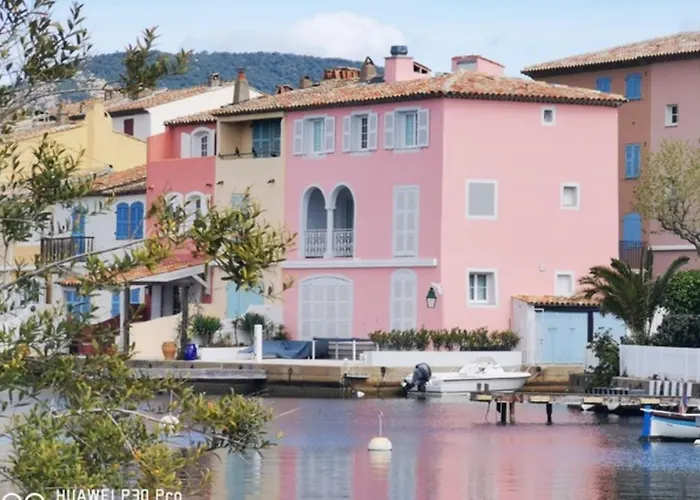 شقة Charming Overlooking The